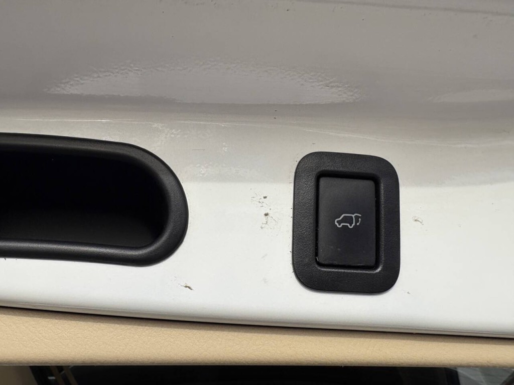 2016 Toyota Highlander Image 30