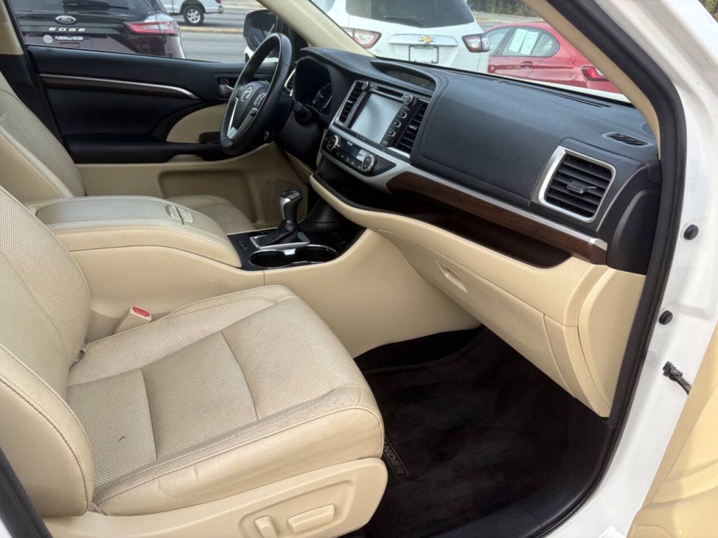 2016 Toyota Highlander Image 33