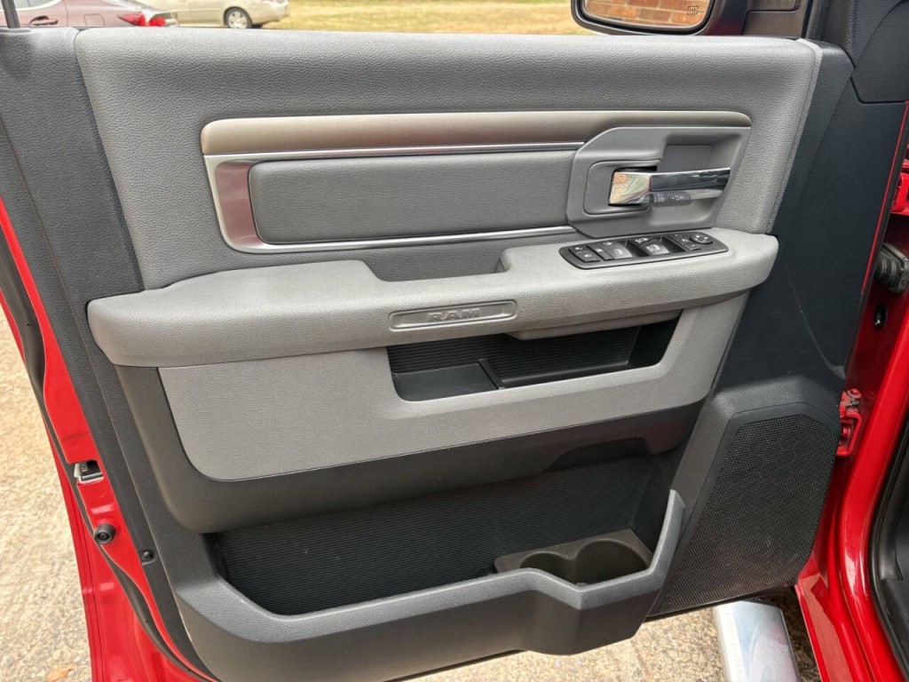 2017 RAM 1500 Image 9