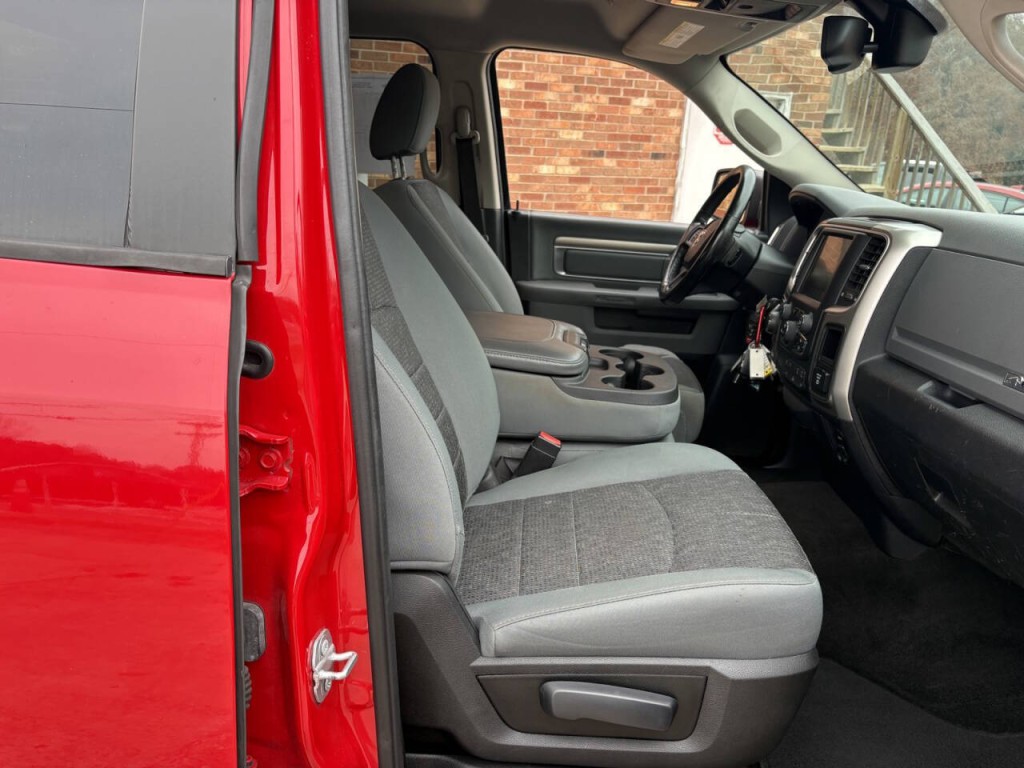 2017 RAM 1500 Image 30