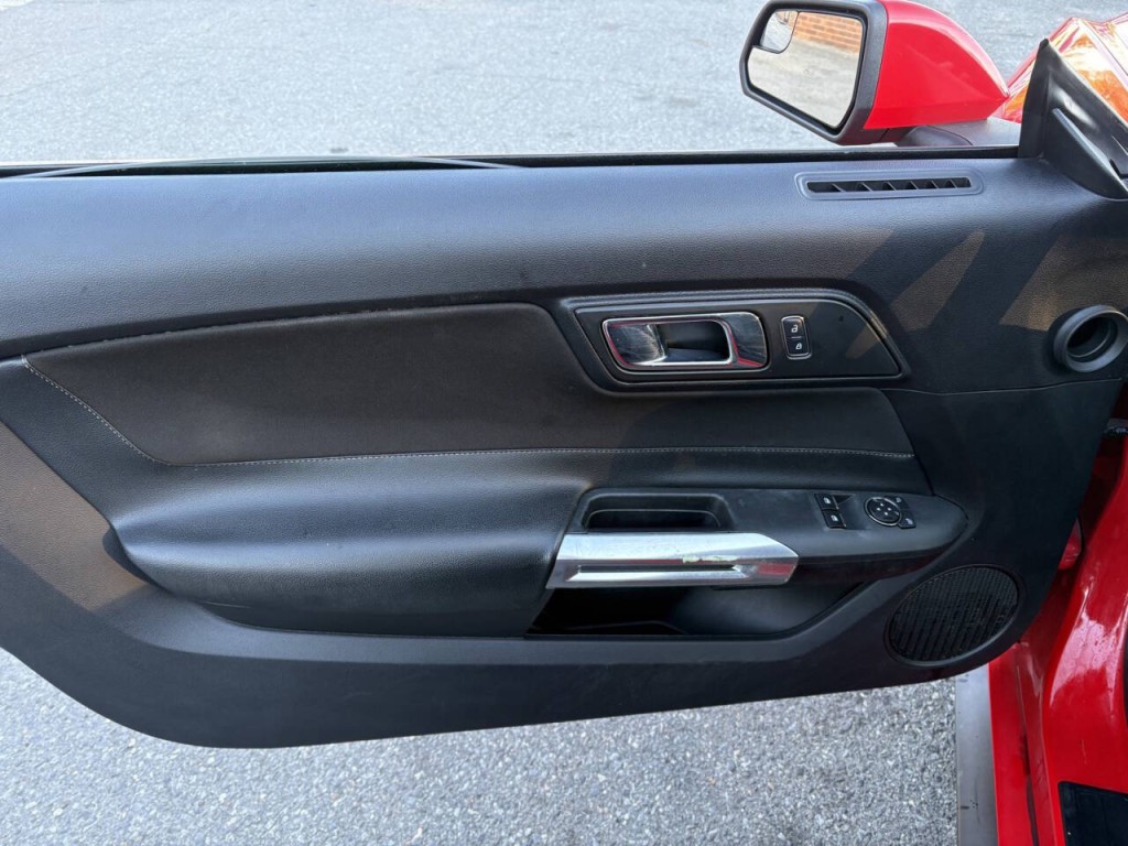 2017 Ford Mustang Image 9