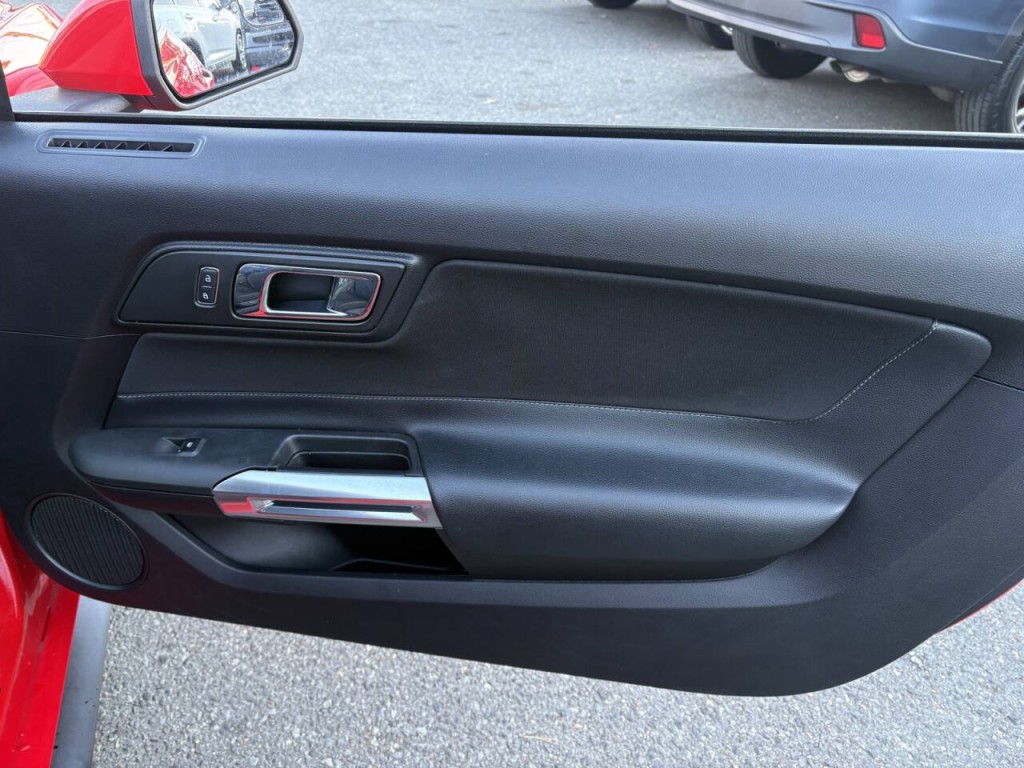 2017 Ford Mustang Image 21