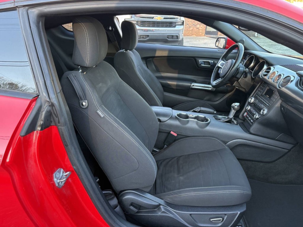 2017 Ford Mustang Image 22