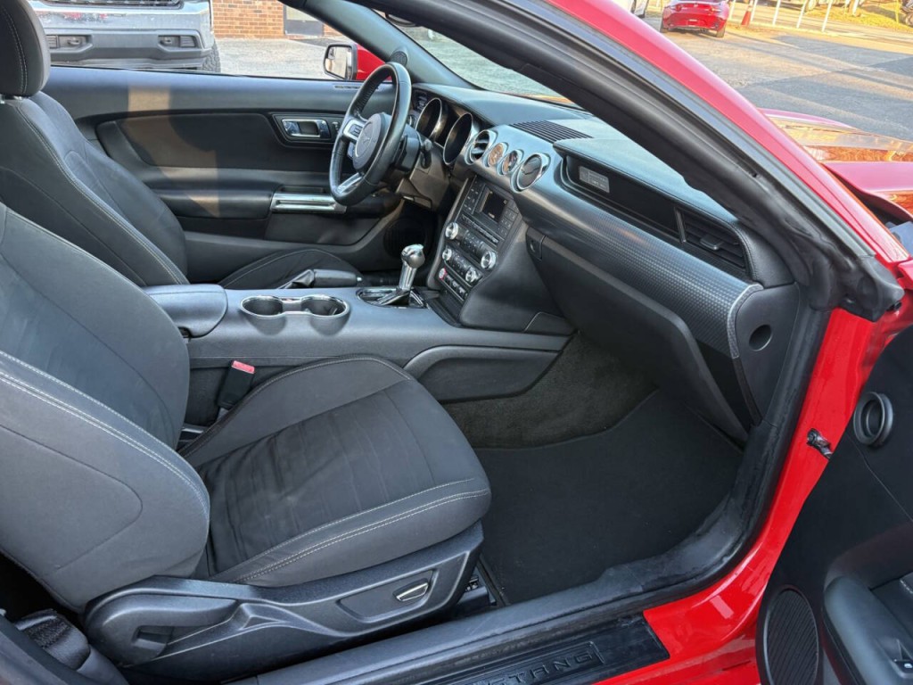 2017 Ford Mustang Image 23