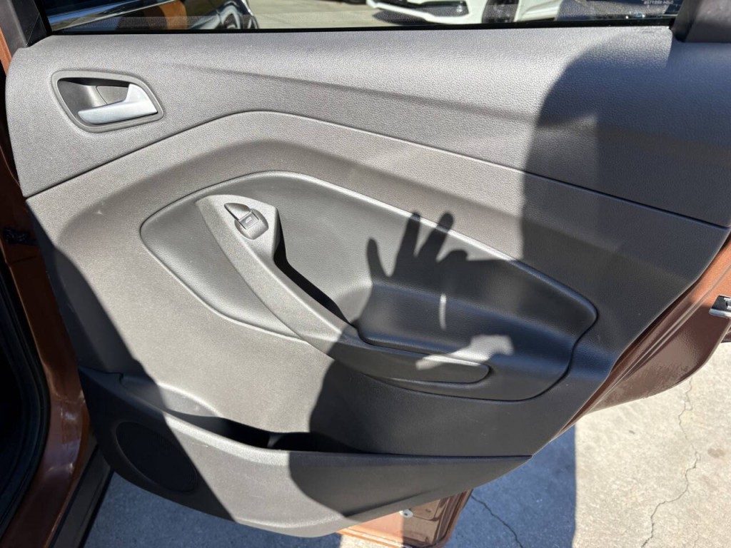 2017 Ford Escape Image 28