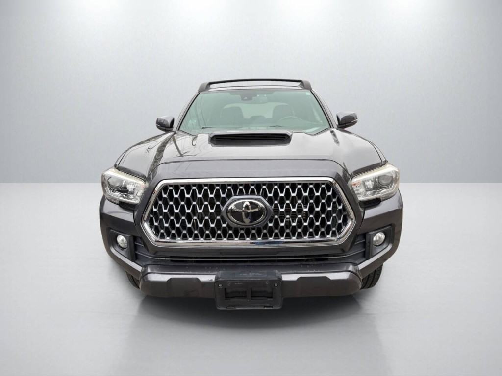 2019 Toyota Tacoma Image 2