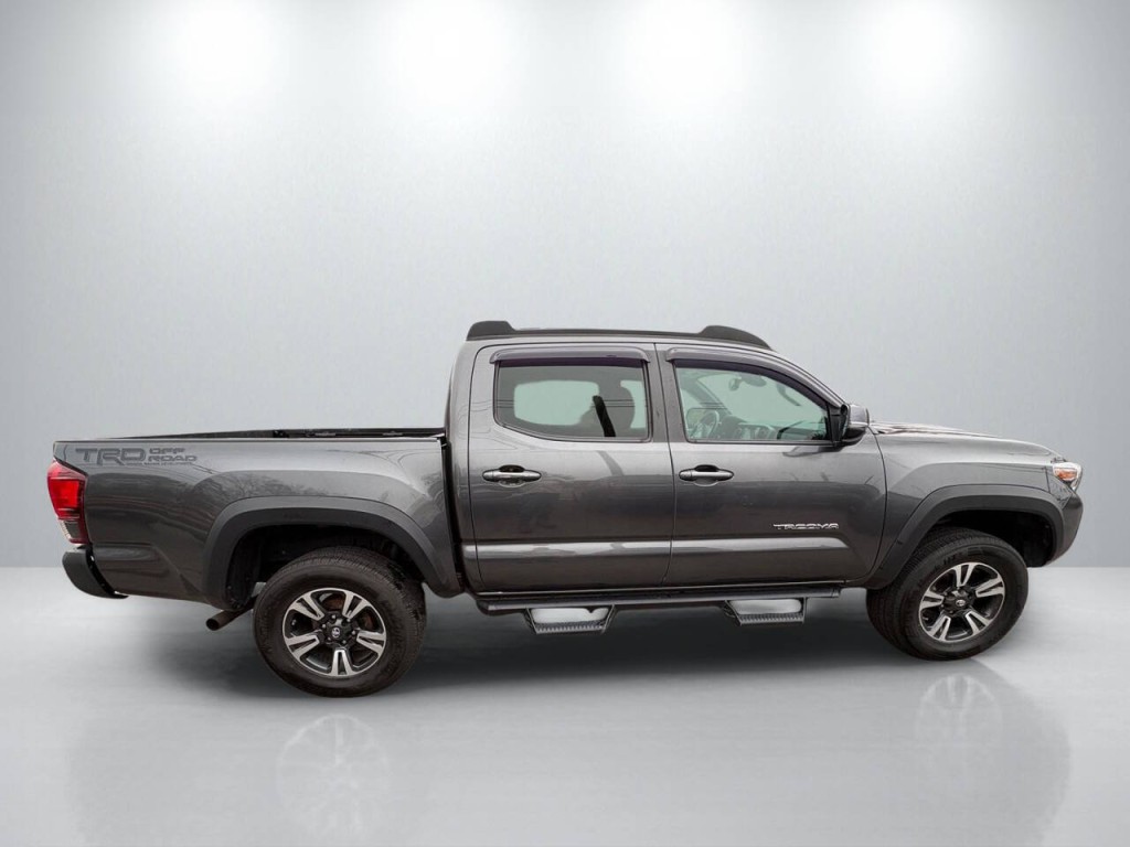 2019 Toyota Tacoma Image 8