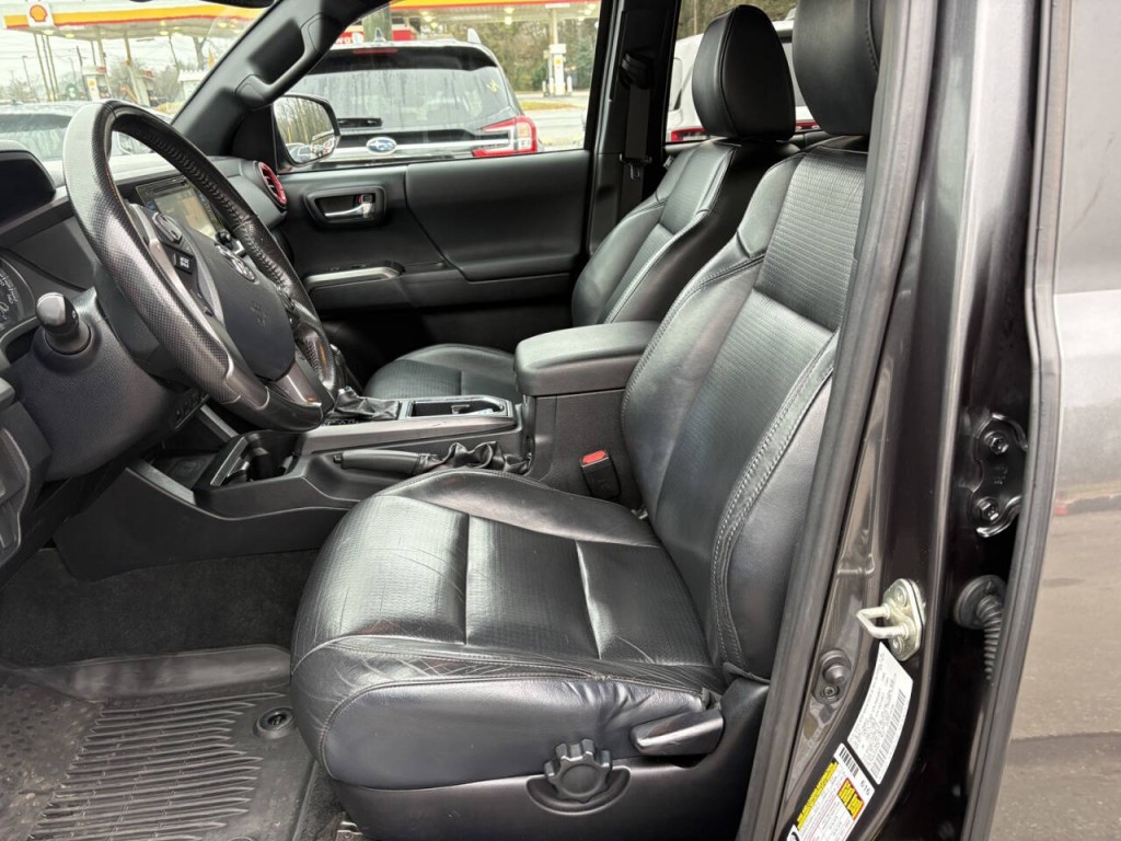 2019 Toyota Tacoma Image 10