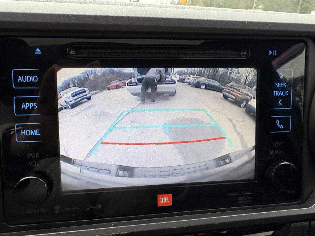 2019 Toyota Tacoma Image 18