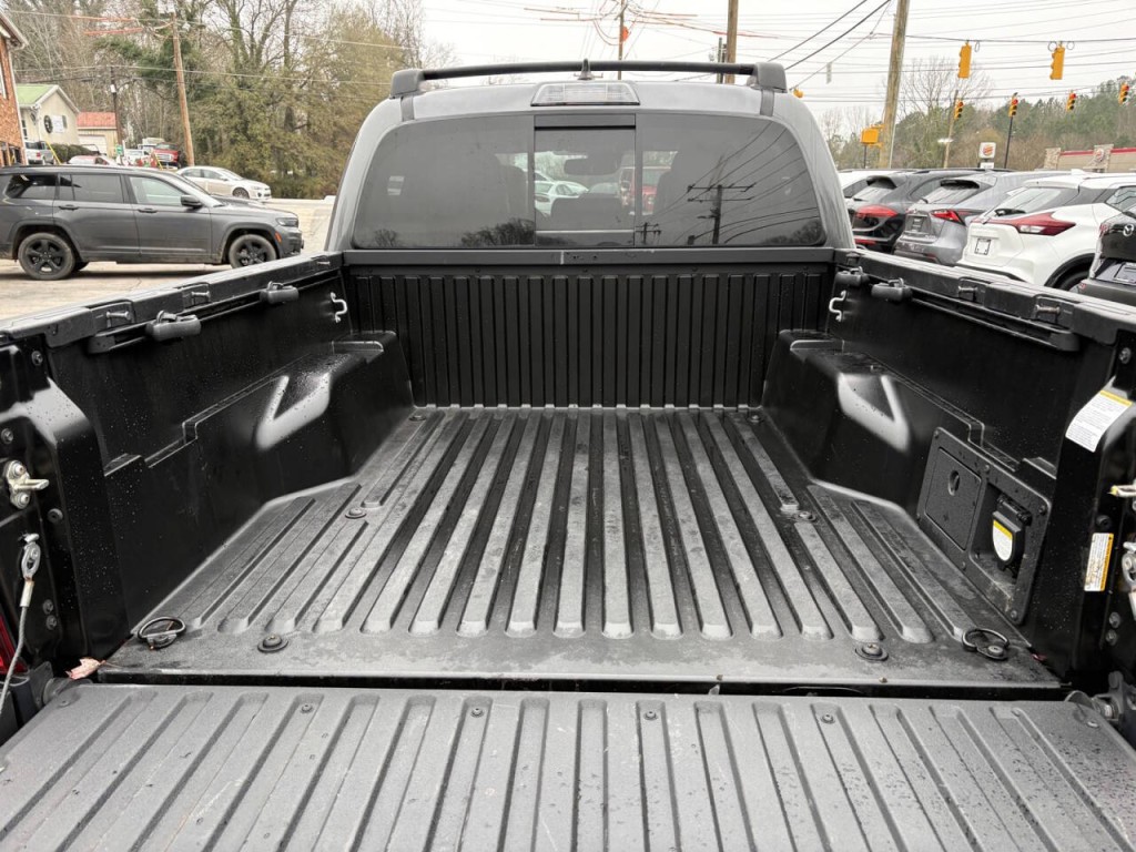 2019 Toyota Tacoma Image 24