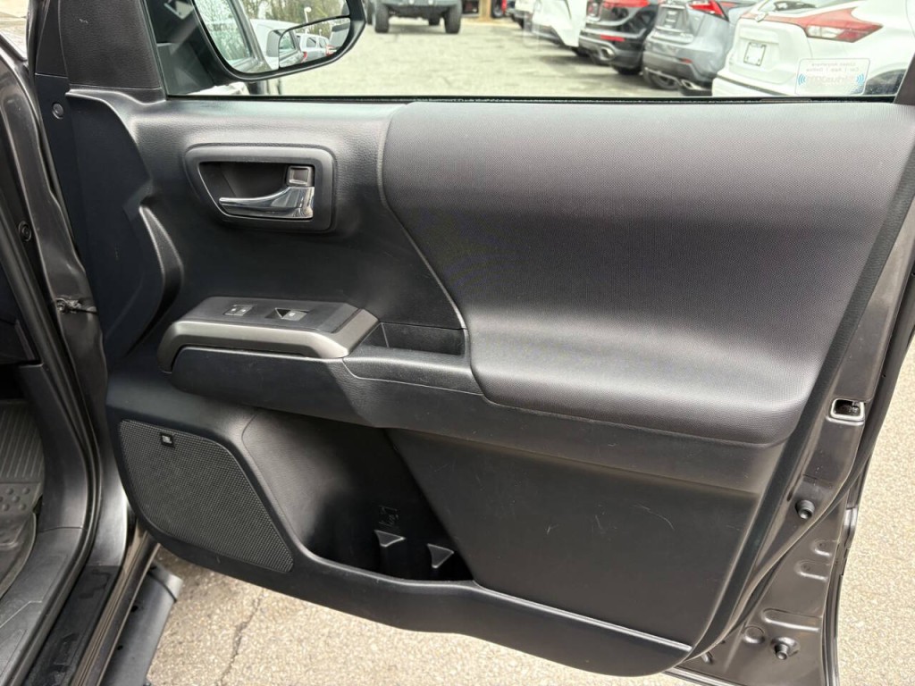 2019 Toyota Tacoma Image 25