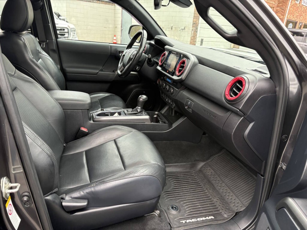 2019 Toyota Tacoma Image 27