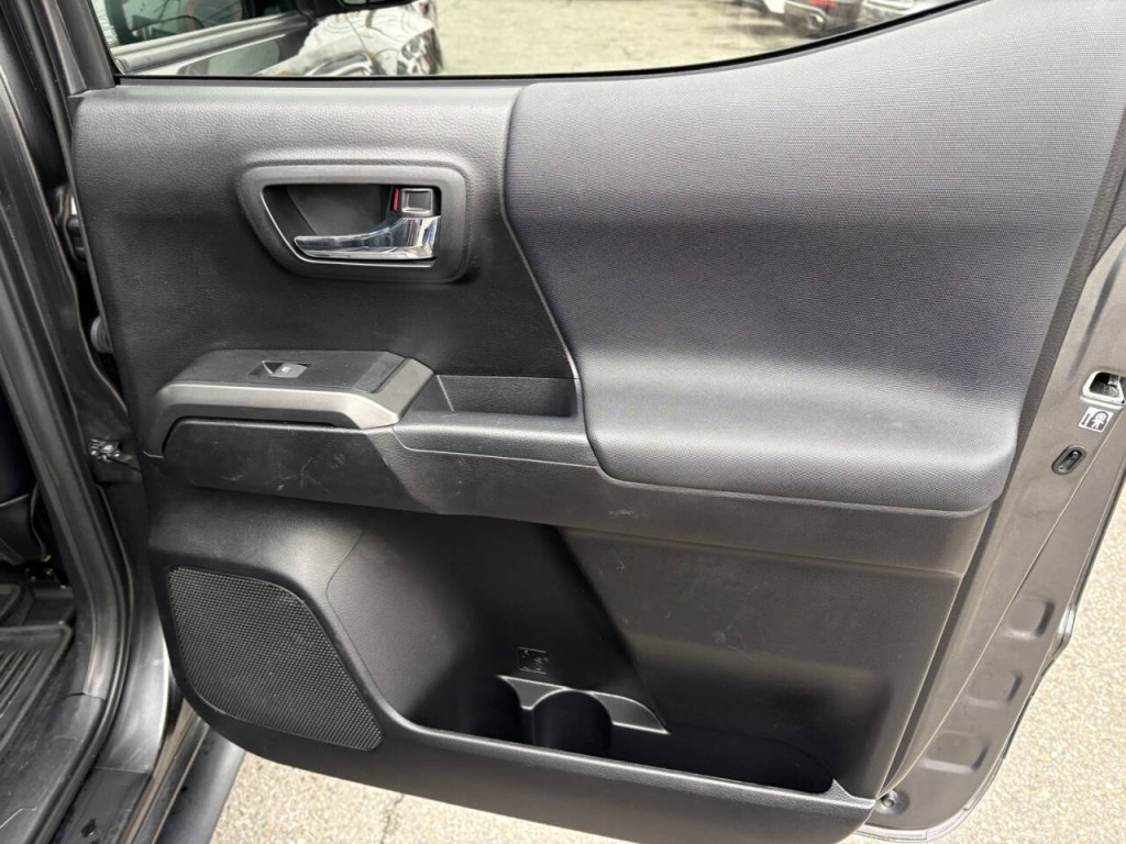2019 Toyota Tacoma Image 28