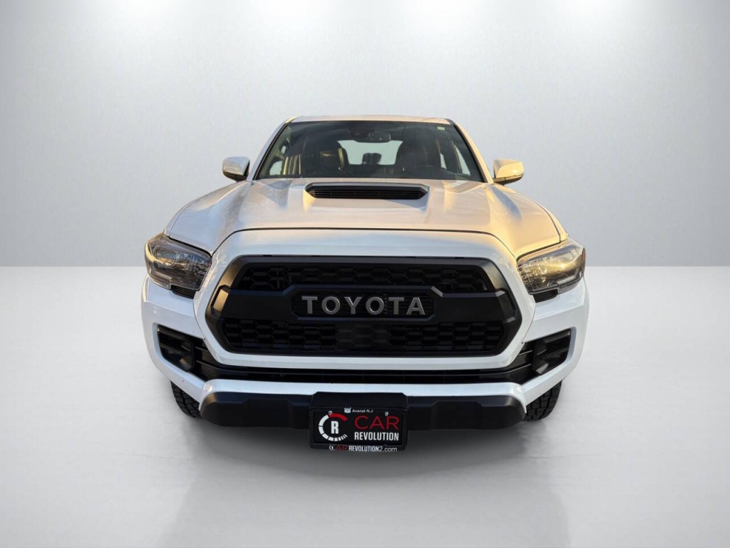 2019 Toyota Tacoma Image 2