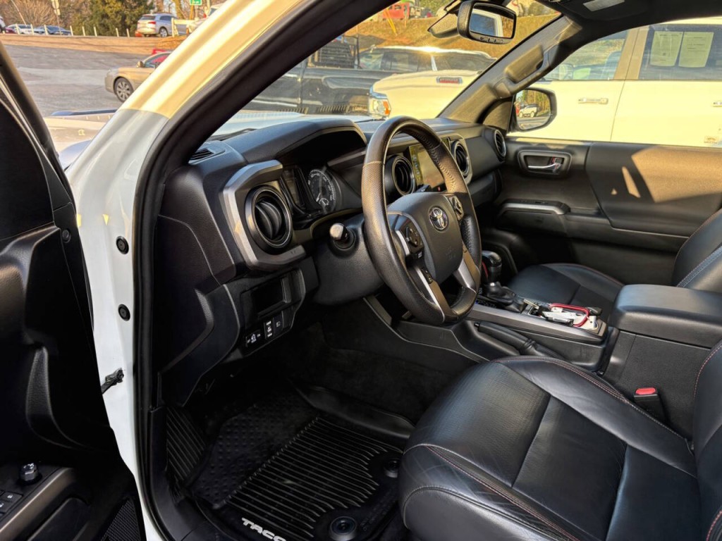 2019 Toyota Tacoma Image 13