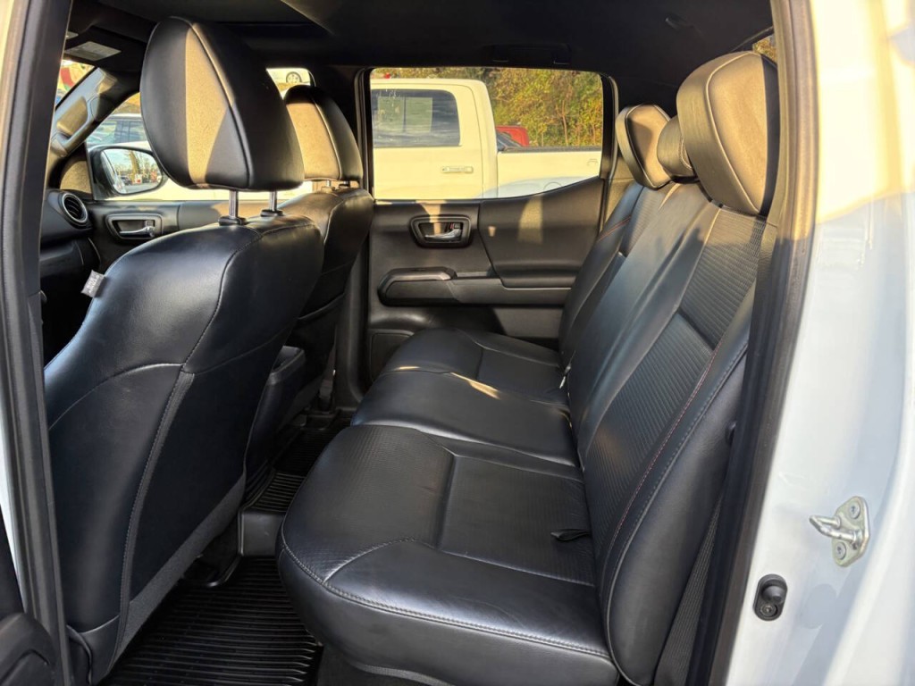 2019 Toyota Tacoma Image 24