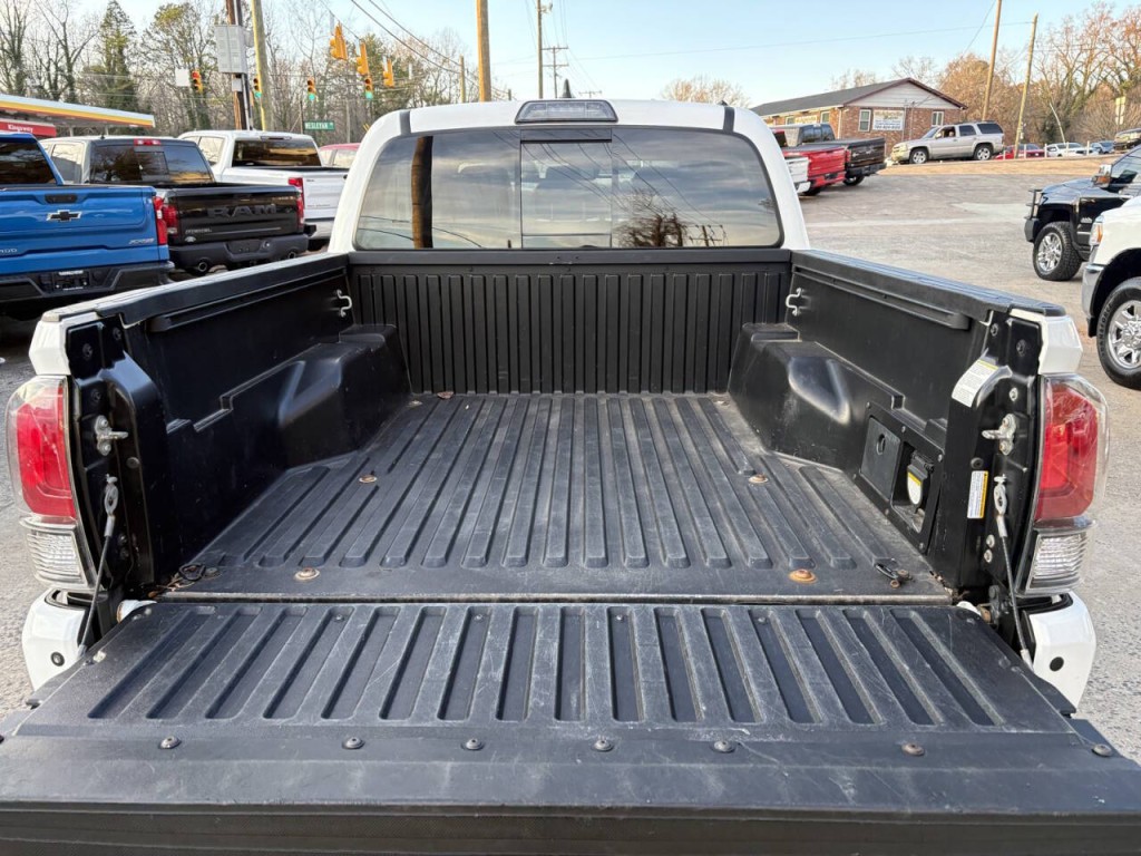 2019 Toyota Tacoma Image 25