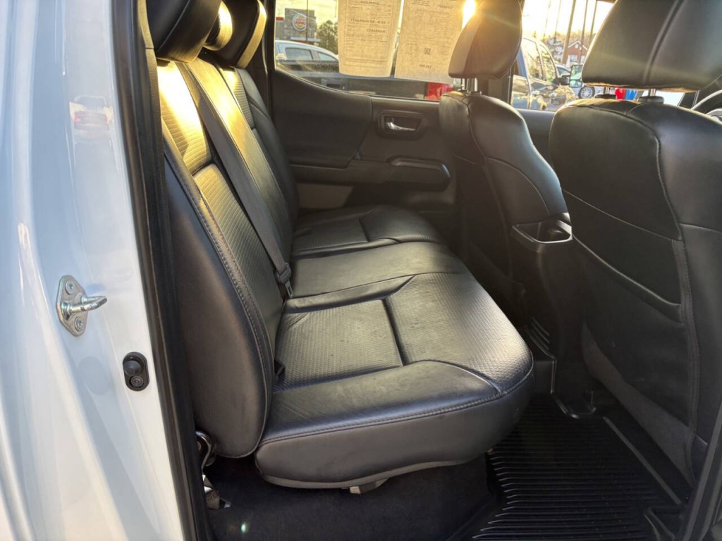 2019 Toyota Tacoma Image 30