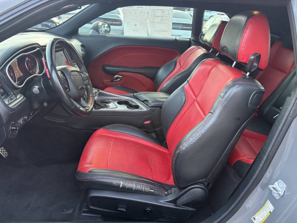 2018 Dodge Challenger Image 13