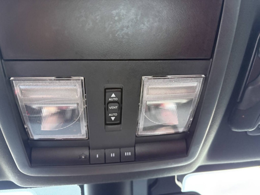 2018 Dodge Challenger Image 24