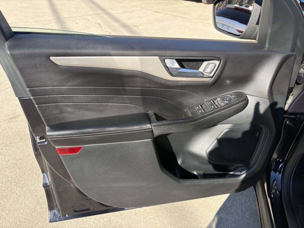 2021 Ford Escape Image 9