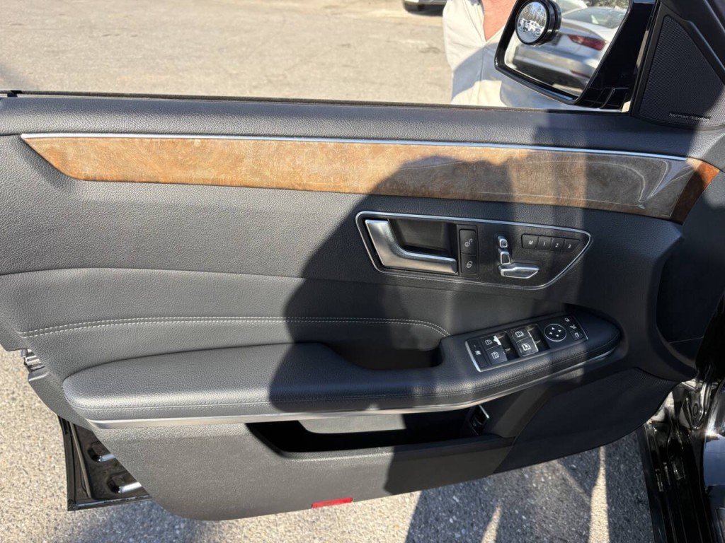 2016 Mercedes-Benz E-Class Image 11