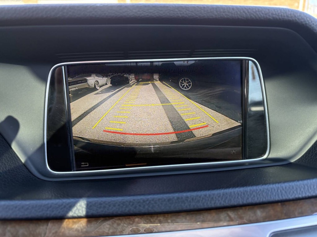 2016 Mercedes-Benz E-Class Image 19