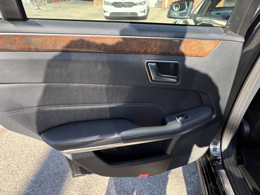 2016 Mercedes-Benz E-Class Image 24