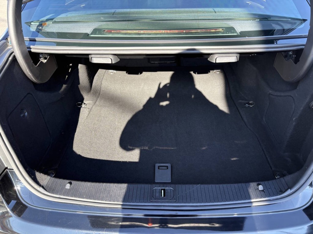 2016 Mercedes-Benz E-Class Image 26