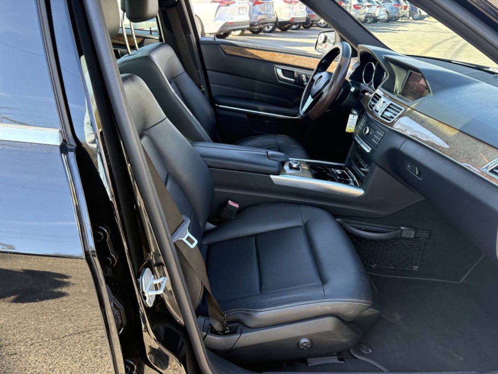 2016 Mercedes-Benz E-Class Image 28