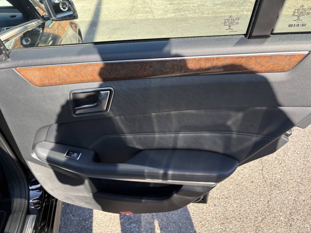 2016 Mercedes-Benz E-Class Image 30