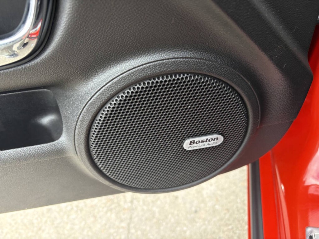 2011 Chevrolet Camaro Image 12