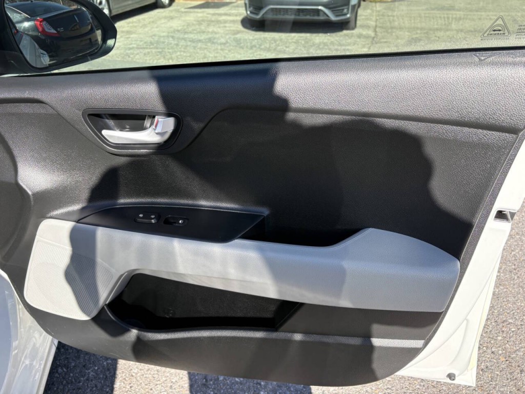 2018 Kia Rio Image 23