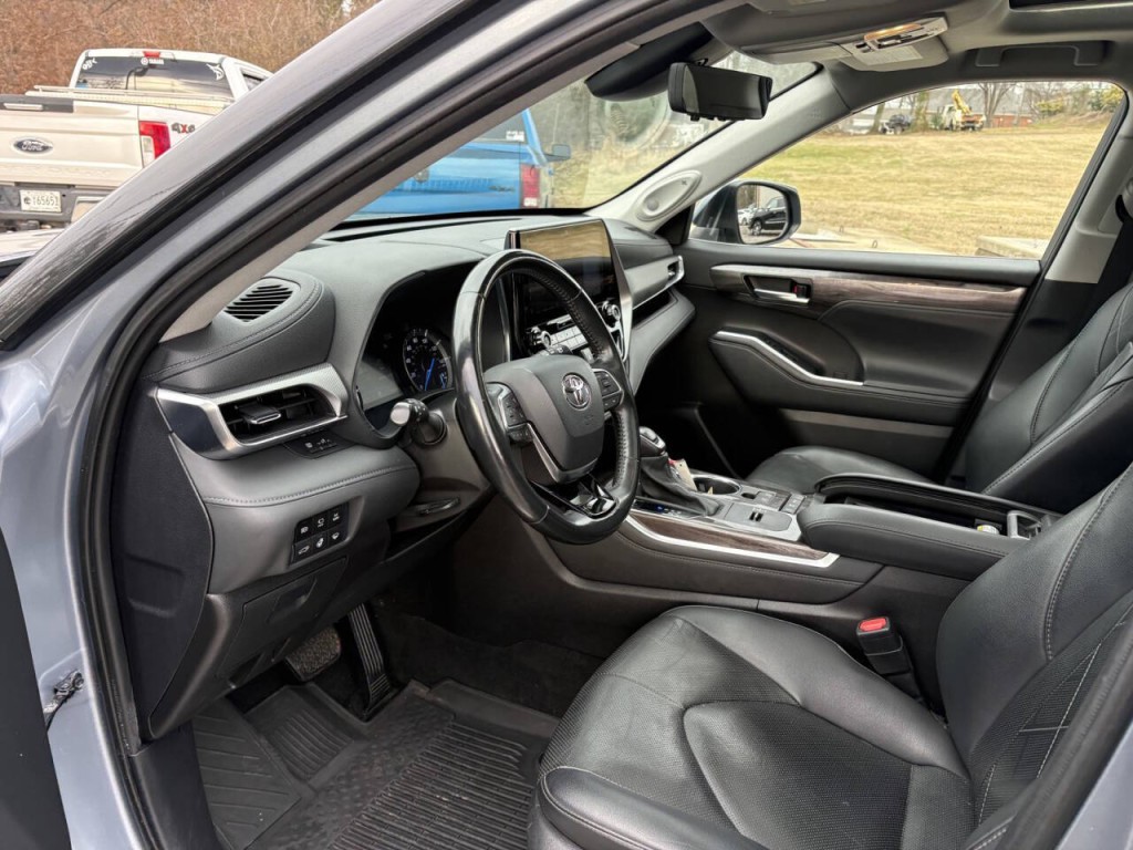 2021 Toyota Highlander Image 12