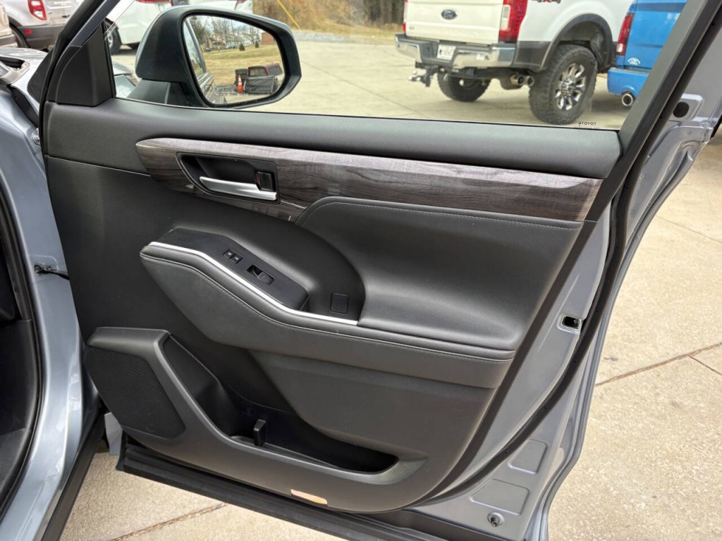 2021 Toyota Highlander Image 31