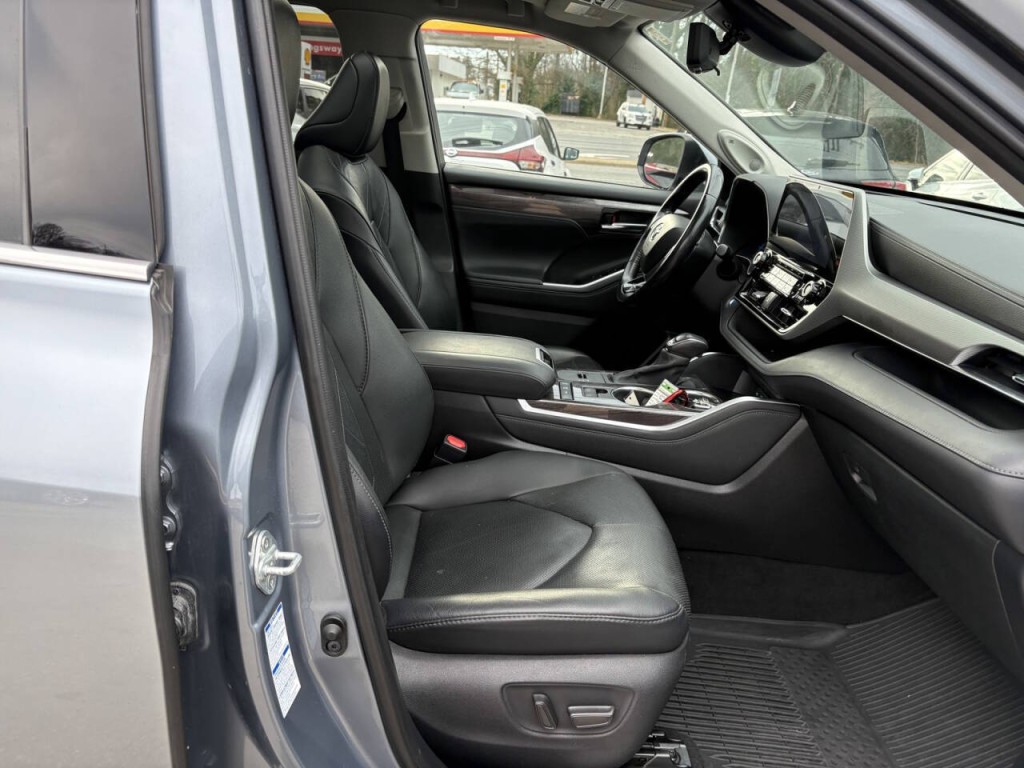 2021 Toyota Highlander Image 32