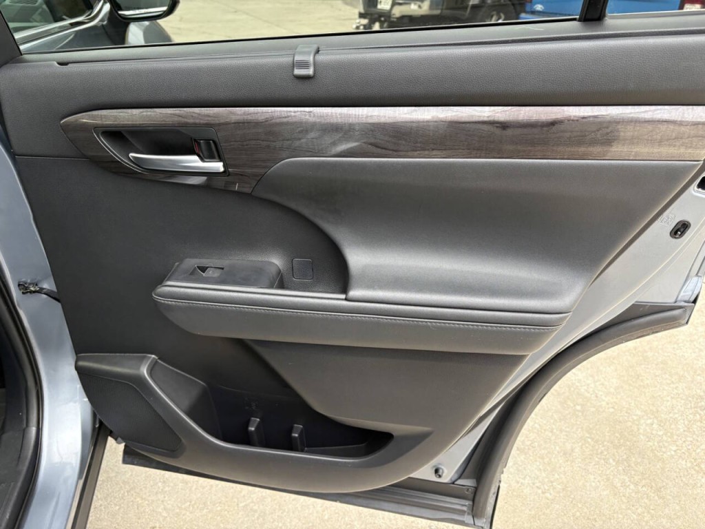 2021 Toyota Highlander Image 34
