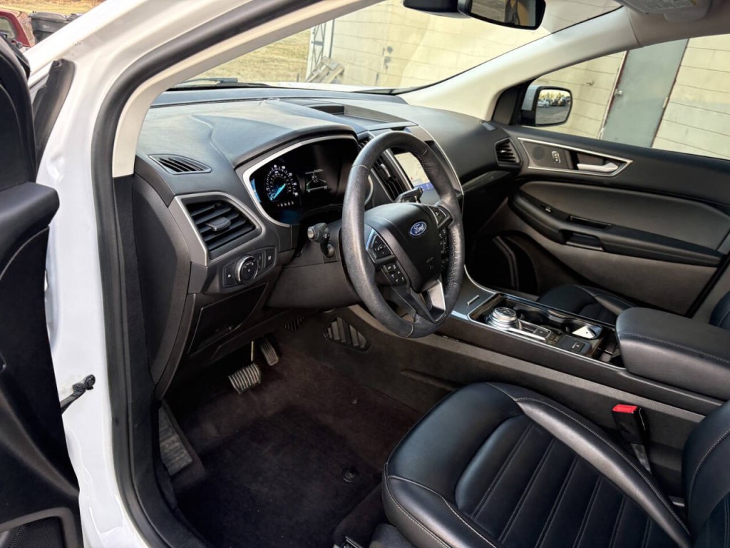 2020 Ford Edge Image 11
