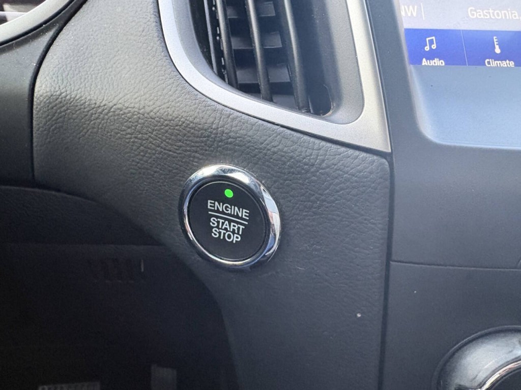 2020 Ford Edge Image 16