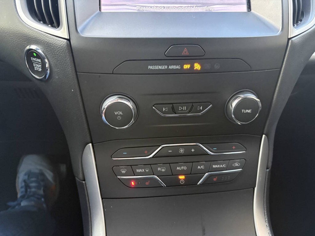 2020 Ford Edge Image 19