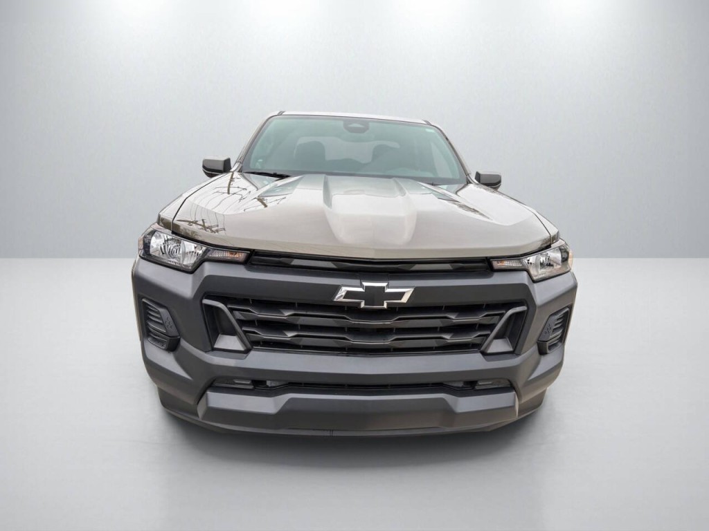 2024 Chevrolet Colorado Image 2