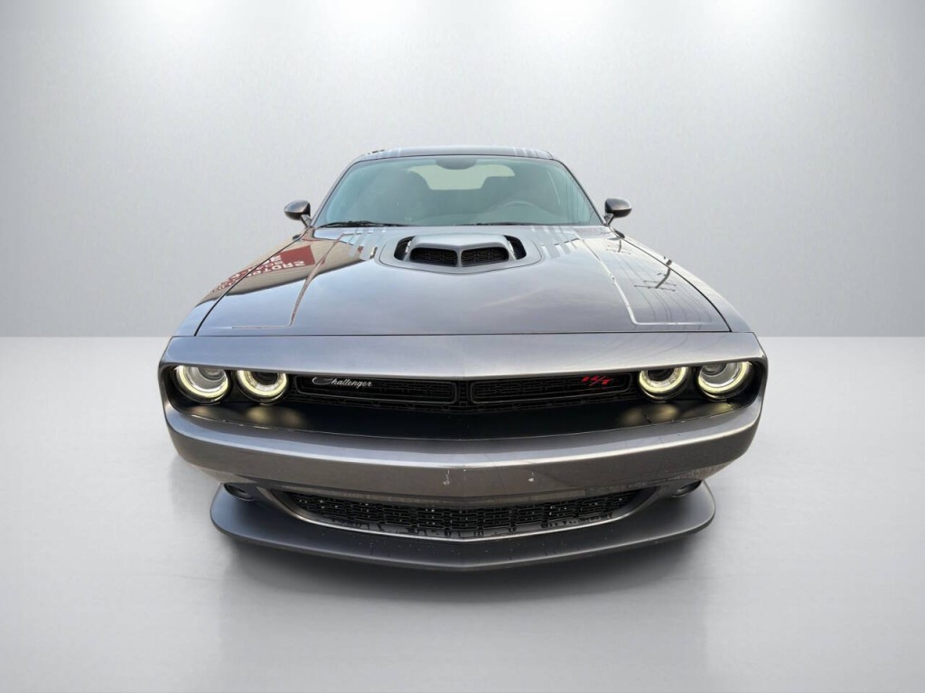 2018 Dodge Challenger Image 2
