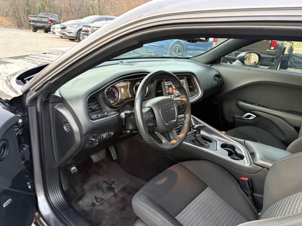 2018 Dodge Challenger Image 12