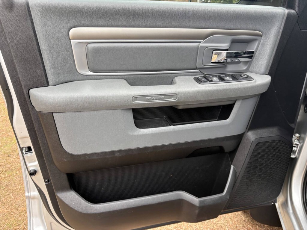 2016 RAM 3500 Image 9