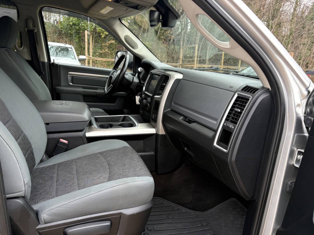 2016 RAM 3500 Image 25