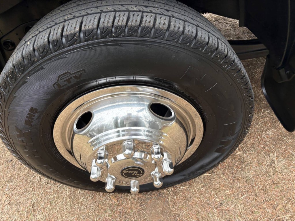 2016 RAM 3500 Image 32