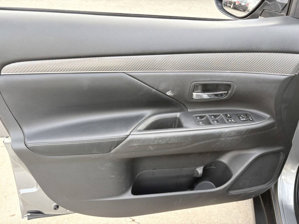 2020 Mitsubishi Outlander Image 9