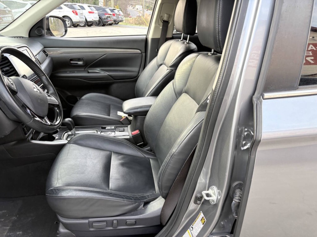 2020 Mitsubishi Outlander Image 10