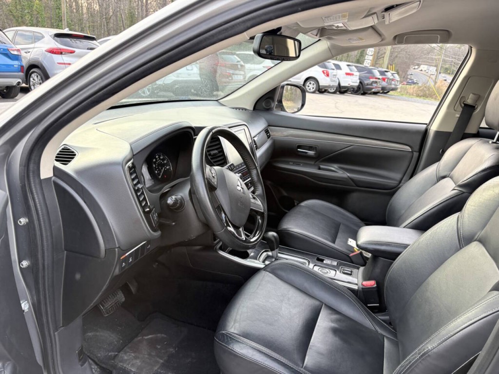 2020 Mitsubishi Outlander Image 11