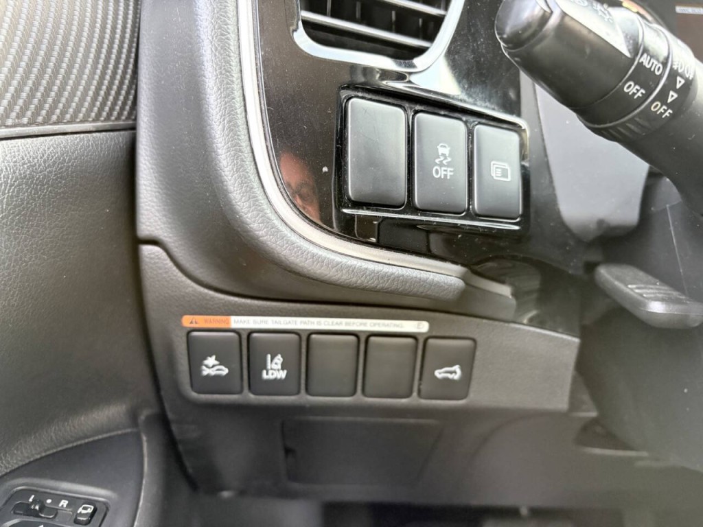 2020 Mitsubishi Outlander Image 12